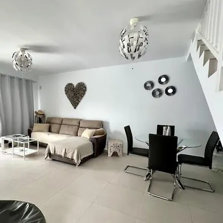 Lovely Sanmar, Heated Pool, Private Gymnasium Vila
