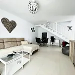 וילה Lovely Sanmar, Heated Pool, Private Gymnasium פלאיה בלנקה
