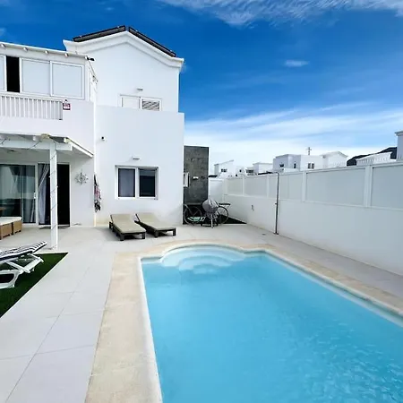 Lovely Sanmar, Heated Pool, Private Gymnasium Villa *