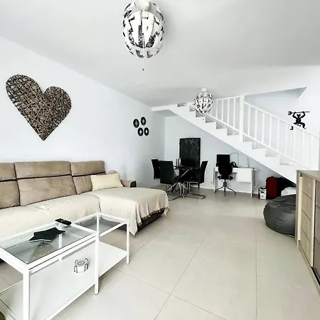 Villa Lovely Sanmar, Heated Pool, Private Gymnasium Playa Blanca (Lanzarote)