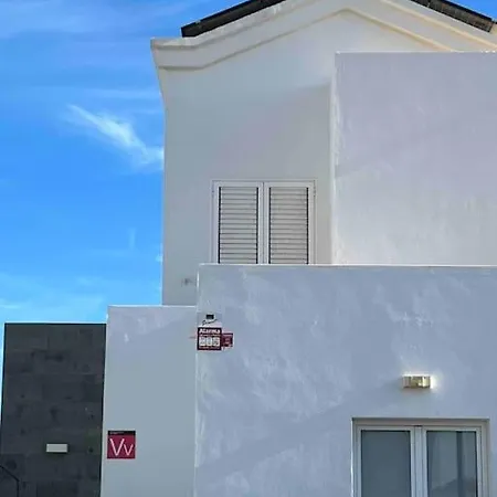 Lovely Sanmar, Heated Pool, Private Gymnasium Villa Playa Blanca (Lanzarote)