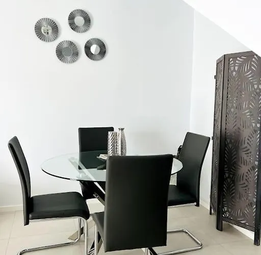 Lovely Sanmar, Heated Pool, Private Gymnasium فيلة