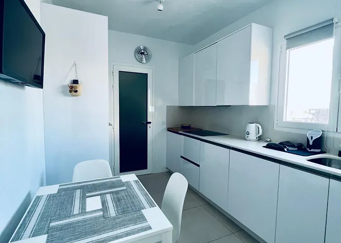 فيلة Lovely Sanmar, Heated Pool, Private Gymnasium *